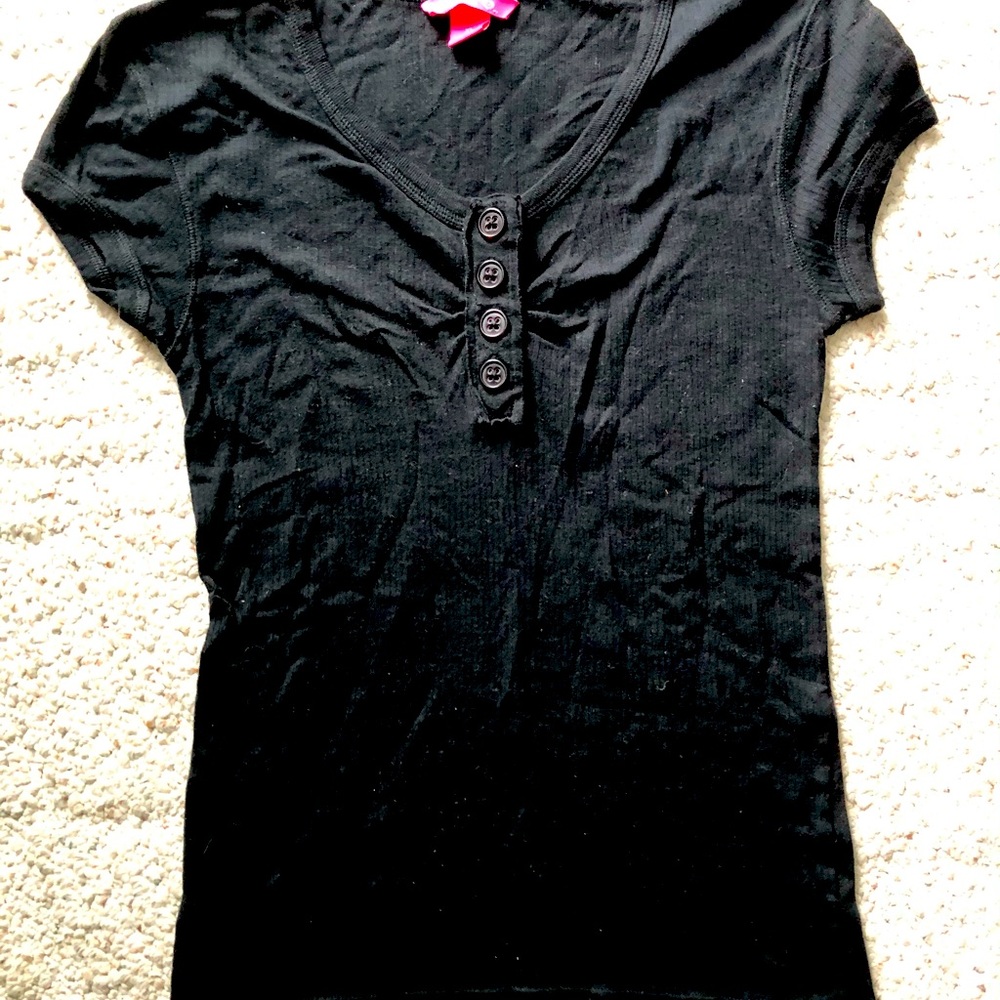 Black short sleeve shirt